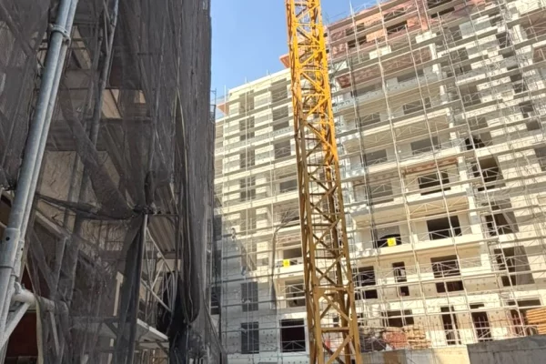 Casa in vendita Appartamento a Tirana, 3+1, Ambiente Vuoto, Pagamento 204,560  Euro.