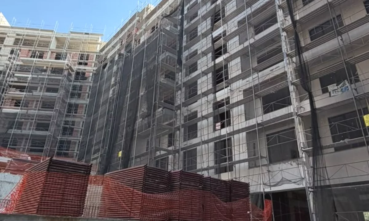 Casa in vendita Appartamento a Tirana, 3+1, Ambiente Vuoto, Pagamento 204,560  Euro.