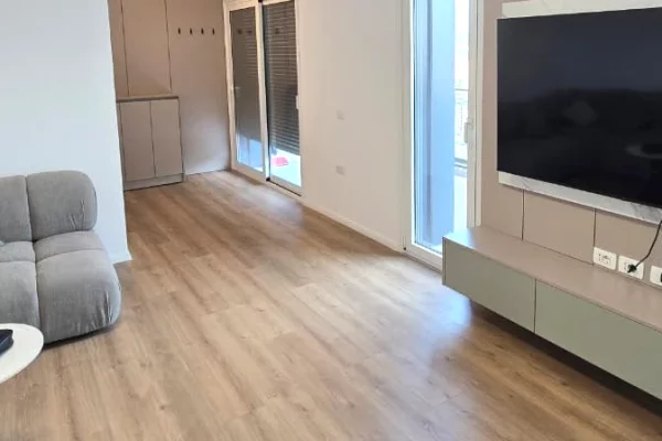 Shtepi me qera Apartament ne Tirane, 3+1, Mobilimi E mobiluar, Pagesa 1,500  Euro.