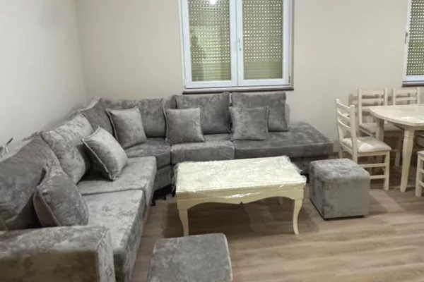 Shtepi me qera 2+1 ne Tirane - 60,000 Leke