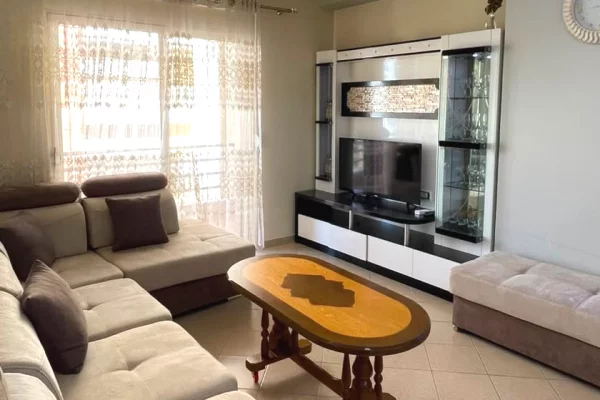 Shtepi me qera 2+1 ne Tirane - 55,000 Leke