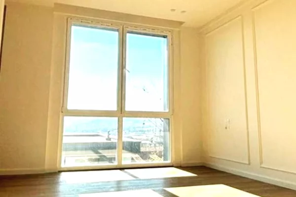Shtepi ne shitje Apartament ne Tirane, 3+1, Mobilimi Bosh, pa mobiluar, Pagesa 365,000  Euro.