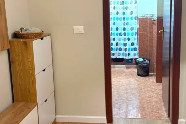 Shtepi me qera Apartament ne Tirane, 1+1, Mobilimi E mobiluar, Pagesa 70,000  Leke.