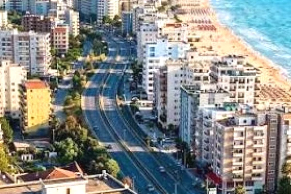 Shtepi ne shitje Apartament ne Durres, 7+1, Mobilimi E mobiluar, Pagesa 1,000  Euro.