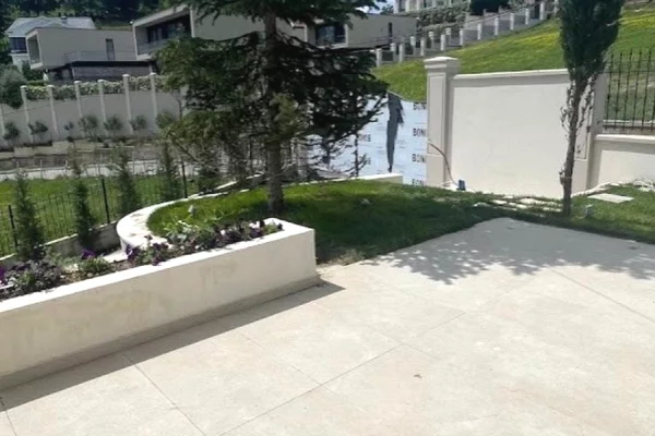 Shtepi ne shitje Vila Luksoze ne Tirane, 7+1, Mobilimi Bosh, pa mobiluar, Pagesa 270,000,000  Leke.