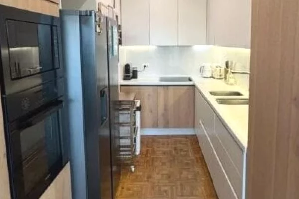 Shtepi me qera Apartament ne Tirane, 2+1, Mobilimi E mobiluar, Pagesa 2,500  Euro.