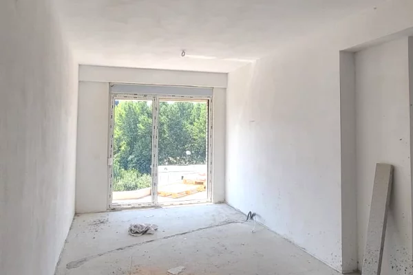 Casa in vendita Appartamento a Tirana, 2+1, Ambiente Vuoto, Pagamento 193,900  Euro.
