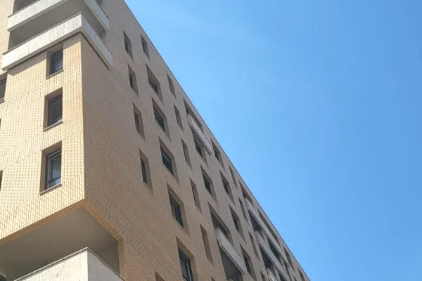 Casa in vendita Appartamento a Tirana, 2+1, Ambiente Vuoto, Pagamento 193,900  Euro.