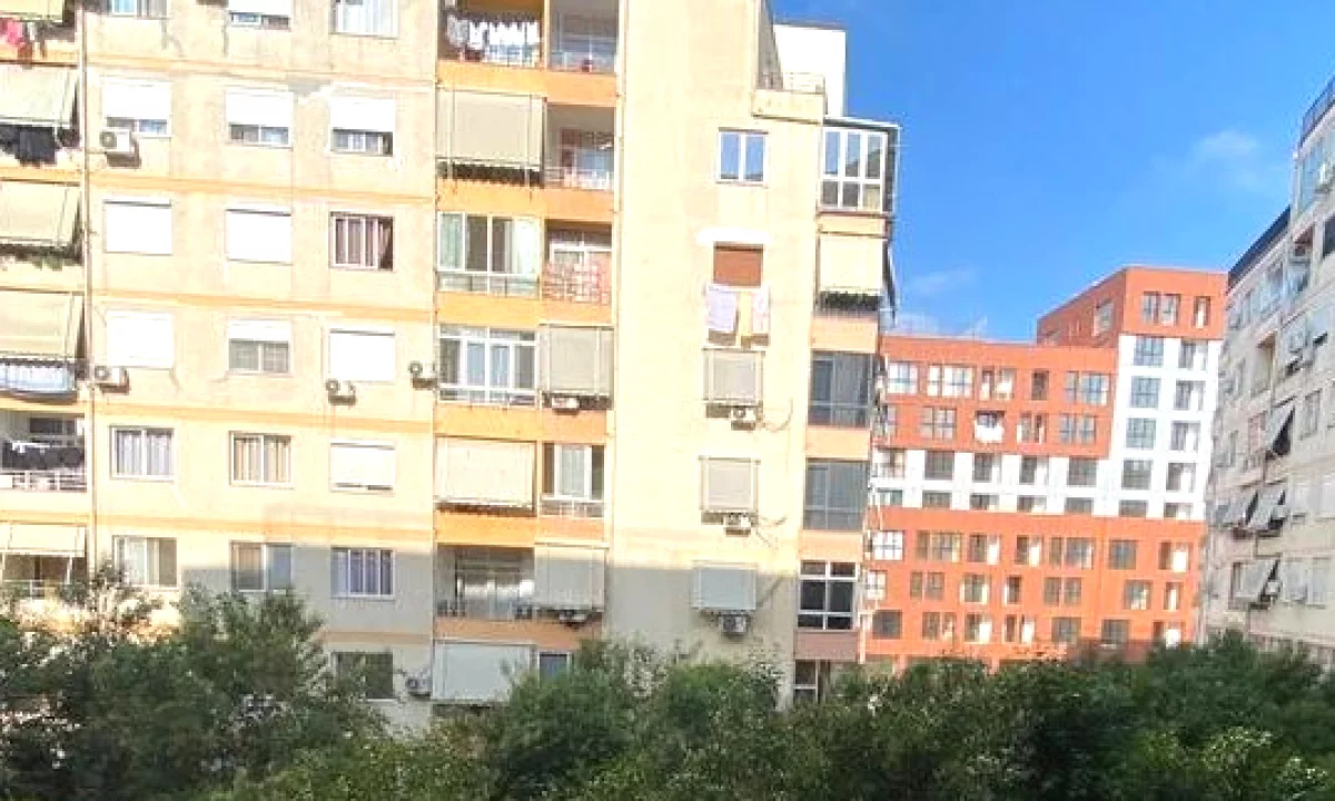 Shtepi ne shitje Apartament ne Tirane, 2+1, Mobilimi Bosh, pa mobiluar, Pagesa 140,000  Euro.