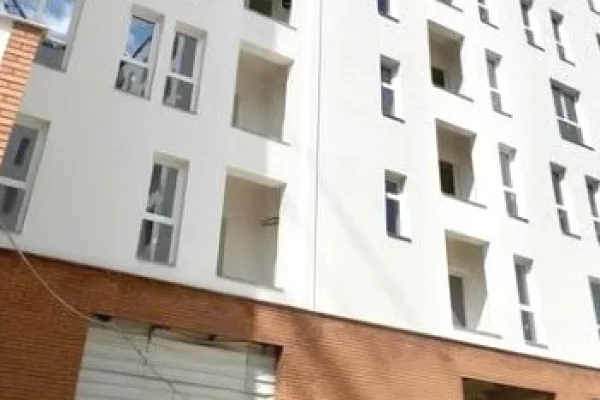 Shtepi ne shitje Apartament ne Tirane, 1+1, Mobilimi Bosh, pa mobiluar, Pagesa 105,600  Euro.