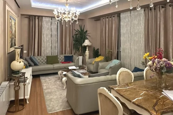 Casa in vendita Appartamento a Tirana, 3+1, Ambiente Arredato, Pagamento 36,300,000  Leke.