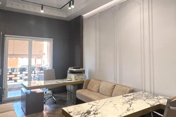 Ambiente Commerciale in Affitto 3+1 a Tirana - 650 Euro