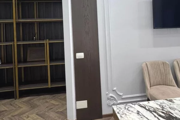🏢 ZYRE ME QIRA – GOLDEN PARK 3 | PRANE RRUGES SE KAVAJES