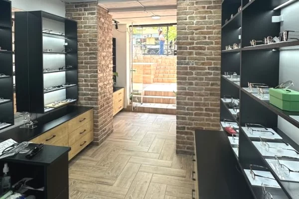 Ambiente Commerciale in Affitto 3+1 a Tirana - 650 Euro