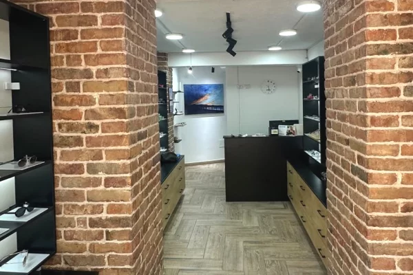 🏢 JEPET ME QIRA | AMBIENT BIZNESI – RRUGA E DURRESIT