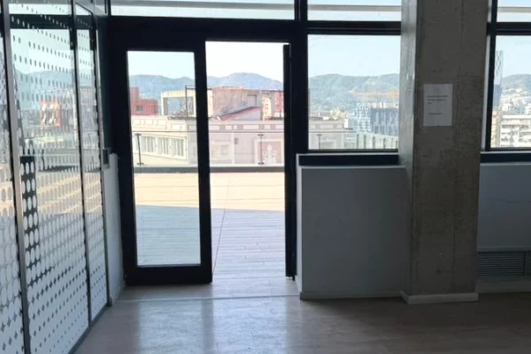 JEPET ME QIRA | AMBIENT ZYRE – QENDER, TIRANE