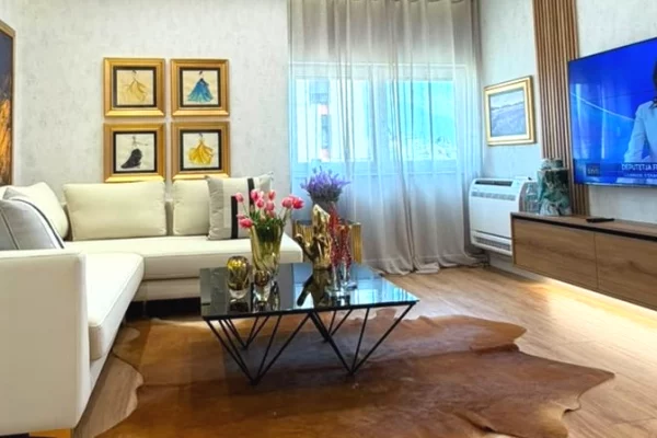 Casa in vendita Appartamento a Tirana, 2+1, Ambiente Arredato, Pagamento 259,000  Euro.