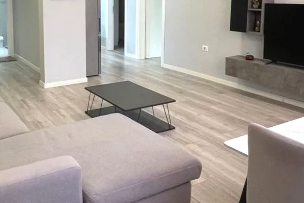 Shtepi me qera Apartament ne Tirane, 2+1, Mobilimi E mobiluar, Pagesa 75,000  Leke.