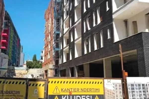 Casa in vendita Appartamento a Tirana, 1+1, Ambiente Vuoto, Pagamento 7,811,950  Euro.