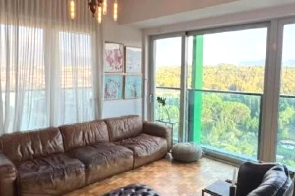 Shtepi me qera 2+1 ne Tirane - 2,500 Euro