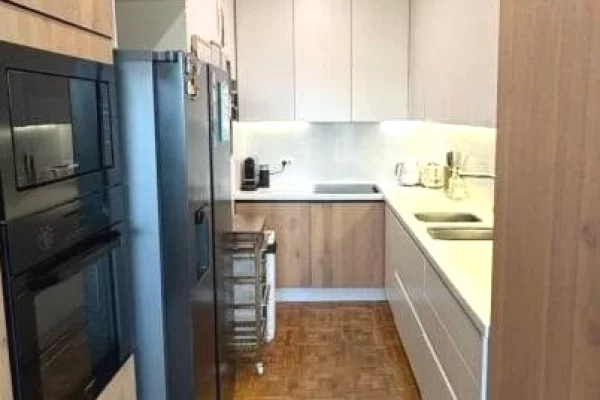 Shtepi me qera Apartament ne Tirane, 2+1, Mobilimi E mobiluar, Pagesa 2,500  Euro.