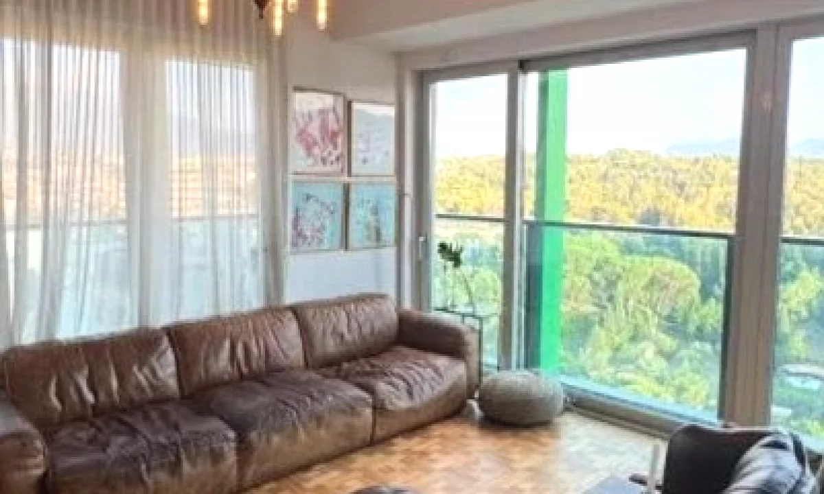 Shtepi me qera Apartament ne Tirane, 2+1, Mobilimi E mobiluar, Pagesa 2,500  Euro.