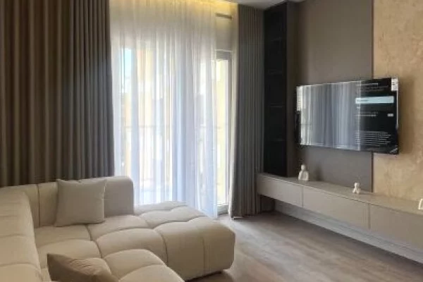 Shtepi me qera 2+1 ne Tirane - 90,000 Leke