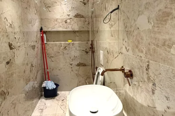 Shtepi me qera Apartament ne Tirane, 2+1, Mobilimi E mobiluar, Pagesa 80,000  Leke.
