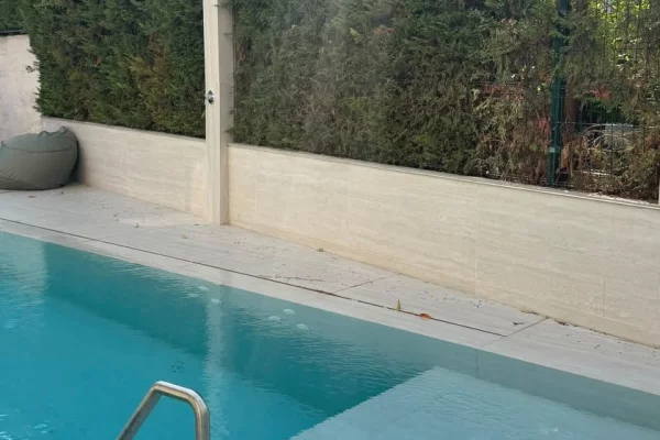 Shtepi me qera Vila Luksoze ne Tirane, 4+1, Mobilimi E mobiluar, Pagesa 4,000  Euro.