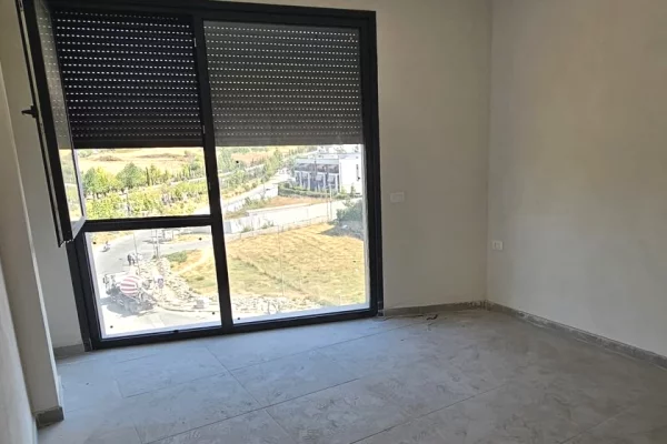Ambient biznesi me qera 3+1 ne Tirane - 60,000 Leke