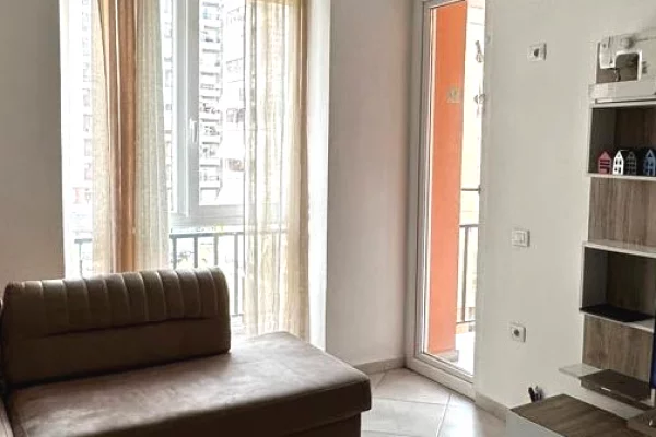 Shtepi me qera Apartament ne Tirane, 2+1, Mobilimi E mobiluar, Pagesa 55,000  Leke.