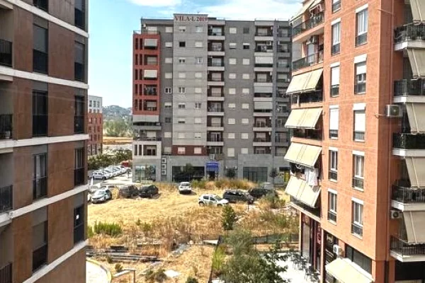 Shtepi me qera Apartament ne Tirane, 2+1, Mobilimi E mobiluar, Pagesa 55,000  Leke.