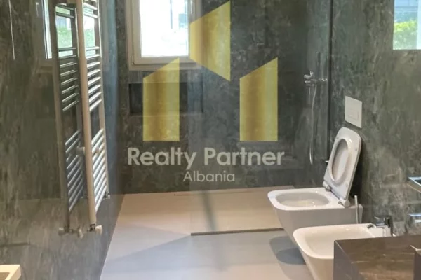 Shtepi me qera Apartament ne Tirane, 2+1, Mobilimi E mobiluar, Pagesa 2,300  Euro.