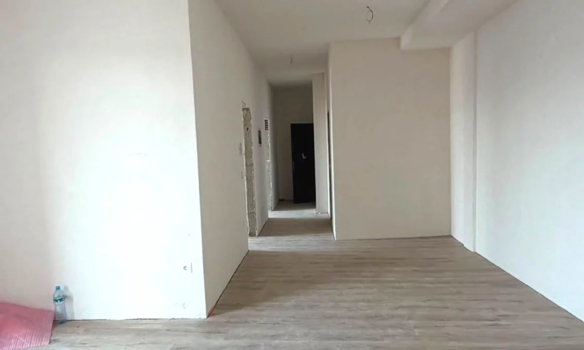 Shtepi ne shitje Apartament ne Tirane, 2+1, Mobilimi Bosh, pa mobiluar, Pagesa 167,000  Euro.
