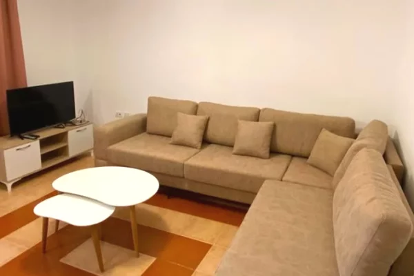 Shtepi me qera 1+1 ne Tirane - 45,000 Leke