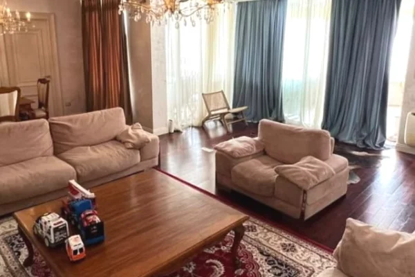 Shtepi ne shitje 3+1 ne Tirane - 630,000 Euro