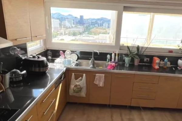 Shtepi ne shitje Apartament ne Tirane, 3+1, Mobilimi E mobiluar, Pagesa 630,000  Euro.