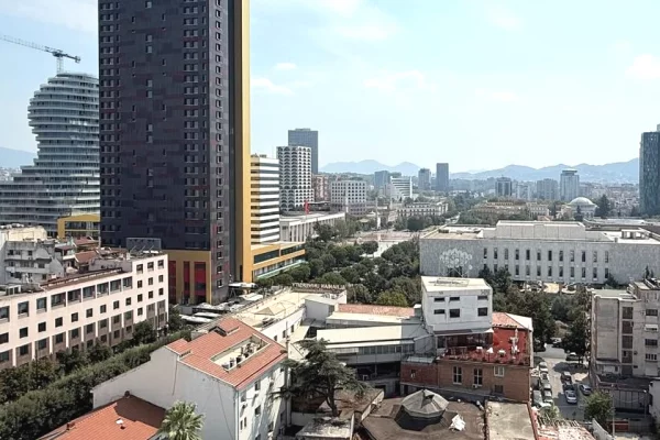 Shtepi ne shitje Apartament ne Tirane, 3+1, Mobilimi E mobiluar, Pagesa 630,000  Euro.