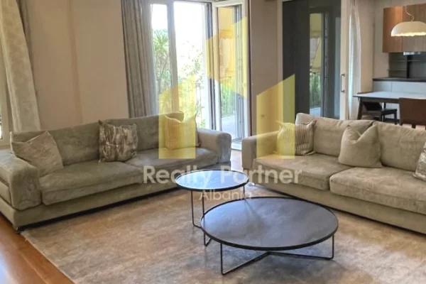 Shtepi me qera 3+1 ne Tirane - 2,880 Euro