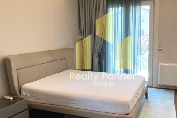 Shtepi me qera Apartament ne Tirane, 3+1, Mobilimi E mobiluar, Pagesa 2,880  Euro.