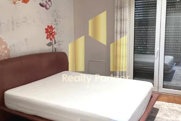 Shtepi me qera Apartament ne Tirane, 3+1, Mobilimi E mobiluar, Pagesa 2,880  Euro.