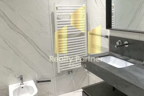Shtepi me qera Apartament ne Tirane, 3+1, Mobilimi E mobiluar, Pagesa 2,880  Euro.