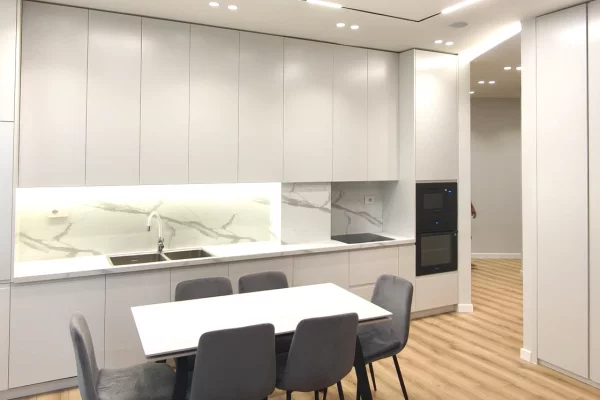 Shtepi me qera Apartament ne Tirane, 3+1, Mobilimi E mobiluar, Pagesa 1,700  Euro.