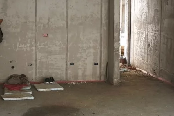 Shtepi ne shitje Duplex(shtepi me 2 kate) ne Tirane, 2+1, Mobilimi Bosh, pa mobiluar, Pagesa 260,000  Euro.