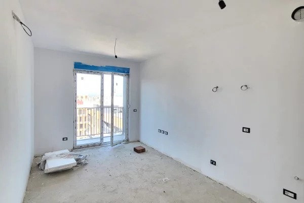 Shtepi ne shitje Apartament ne Tirane, 1+1, Mobilimi Bosh, pa mobiluar, Pagesa 130,000  Euro.
