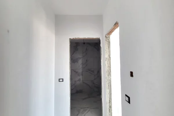 Shtepi ne shitje Apartament ne Tirane, 1+1, Mobilimi Bosh, pa mobiluar, Pagesa 130,000  Euro.