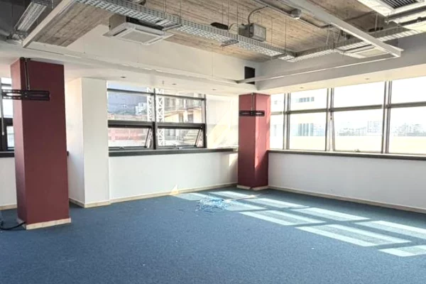 Ambient biznesi me qera 3+1 ne Tirane - 23,000 Euro