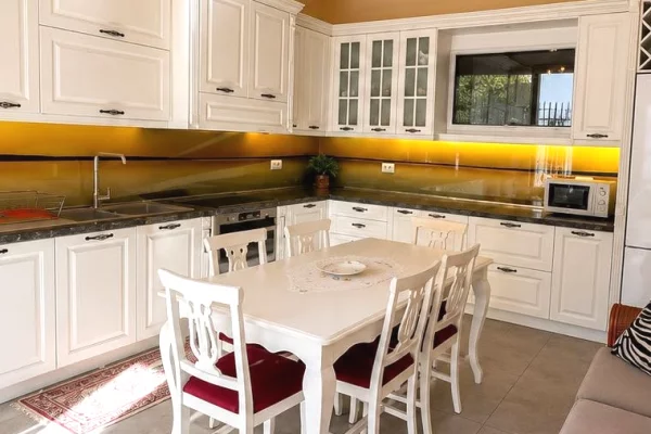 🏡 JEPET ME QIRA | APARTAMENT 1+1 ME VERANDË – CASA ITALIA  