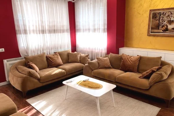Shtepi me qera Apartament ne Tirane, 1+1, Mobilimi E mobiluar, Pagesa 55,000  Leke.