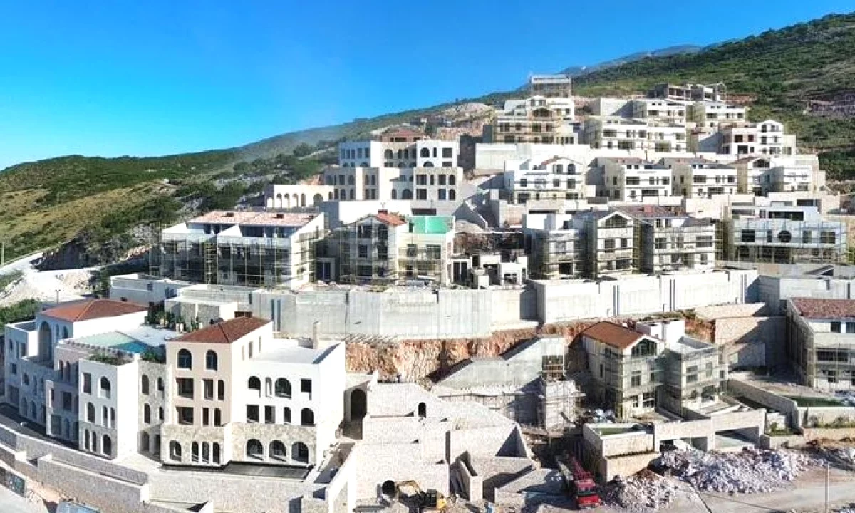 Shtepi ne shitje Apartament ne Himare, 1+1, Mobilimi Bosh, pa mobiluar, Pagesa 161,100  Euro.